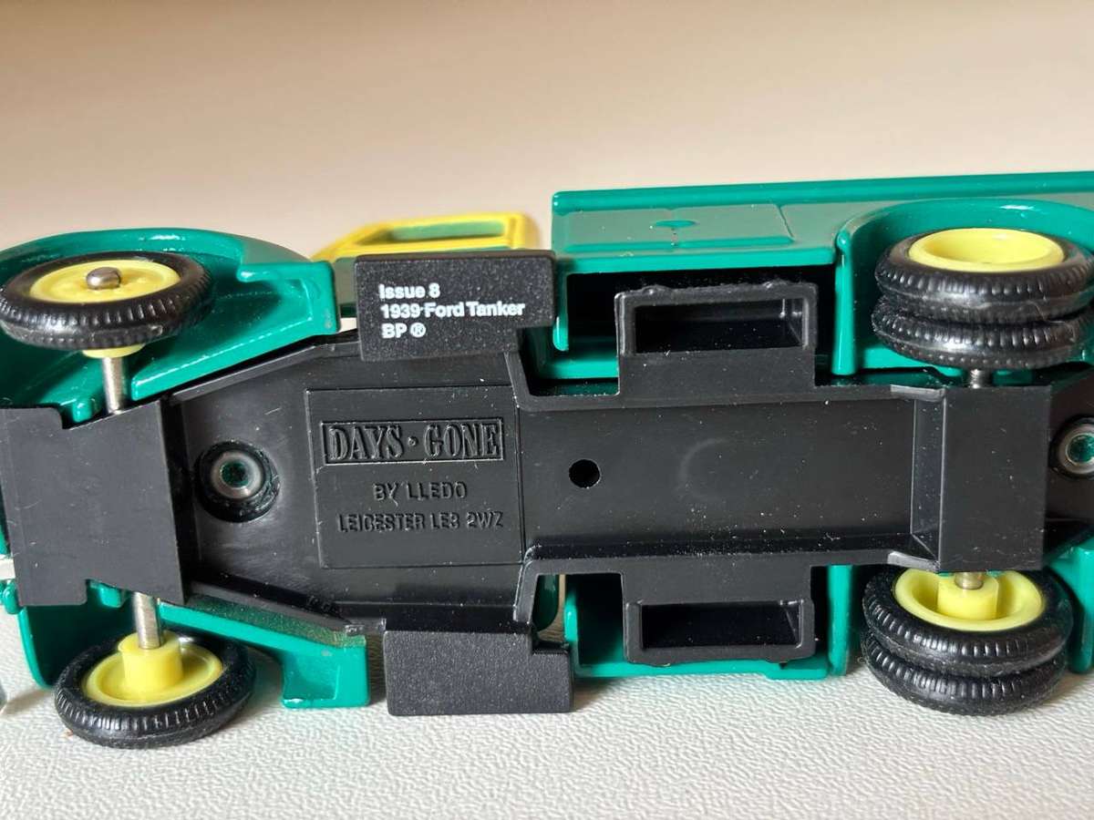Ford Tanker 1939 "BP" issue 8 (Lledo/Days Gone +/-1:60)