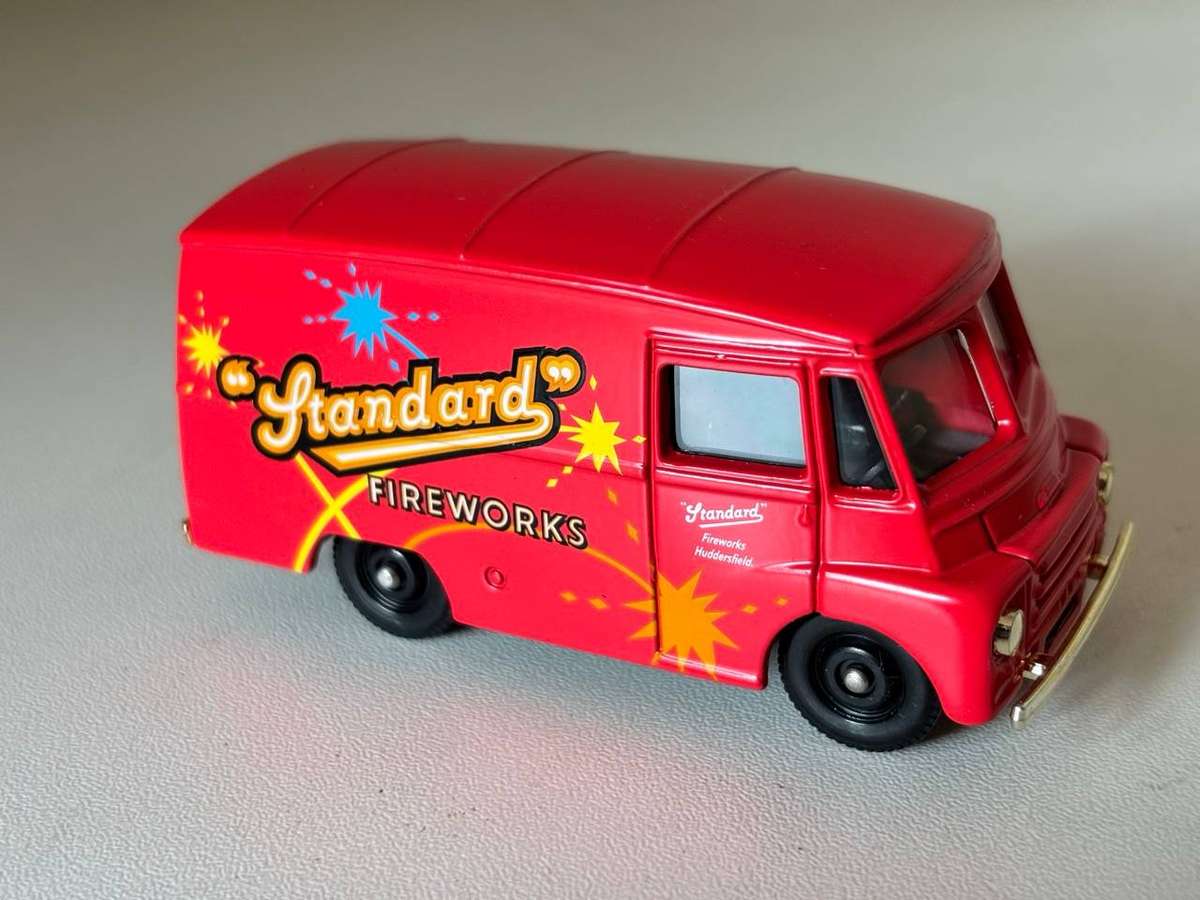 LD Van "Standard Fireworks" issue 15 (Lledo/Days Gone +/-1:60)