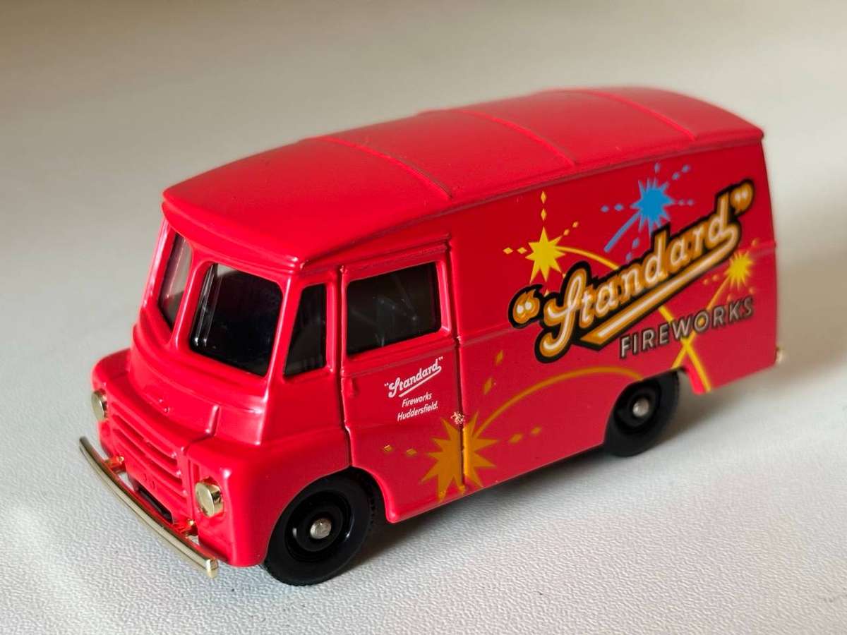 LD Van "Standard Fireworks" issue 15 (Lledo/Days Gone +/-1:60)