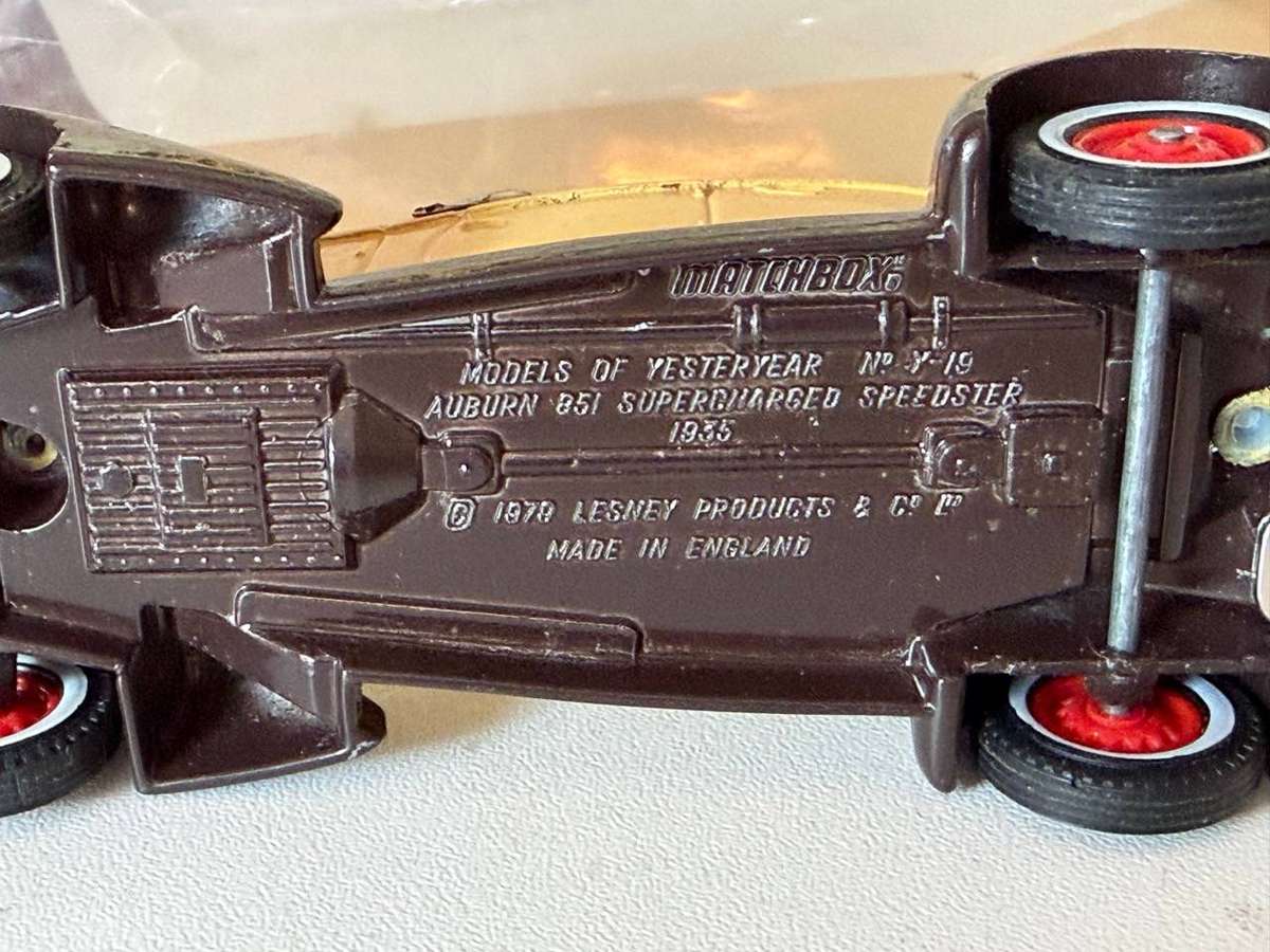 Auburn 851 1935 - Y-19 (Lesney Models of Yesteryear +/-1:43 - with box)