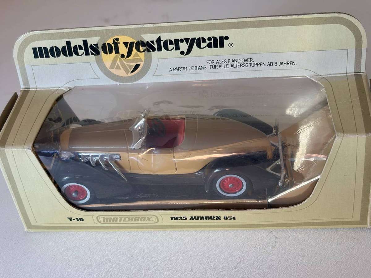 Auburn 851 1935 - Y-19 (Lesney Models of Yesteryear +/-1:43 - with box)