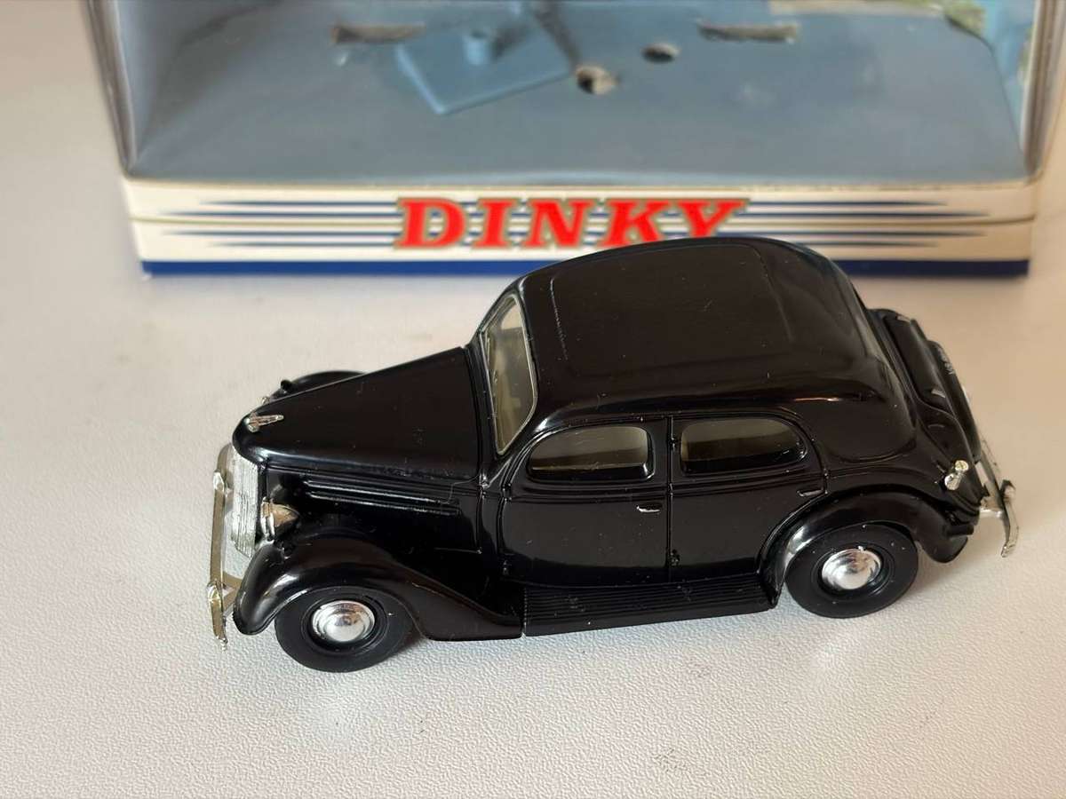 Ford V8 Pilot 1949 - DY-5 (Dinky +/-1:43 - with box)
