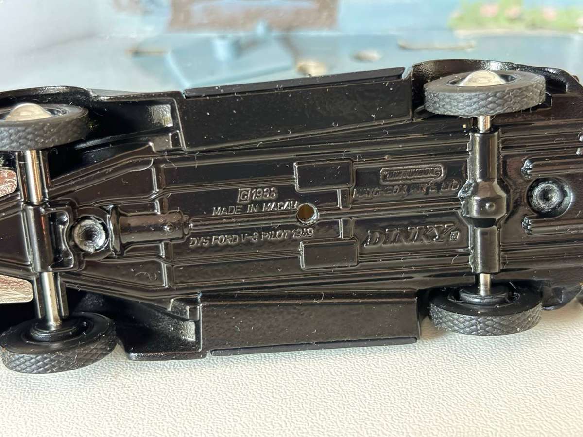 Ford V8 Pilot 1949 - DY-5 (Dinky +/-1:43 - with box)