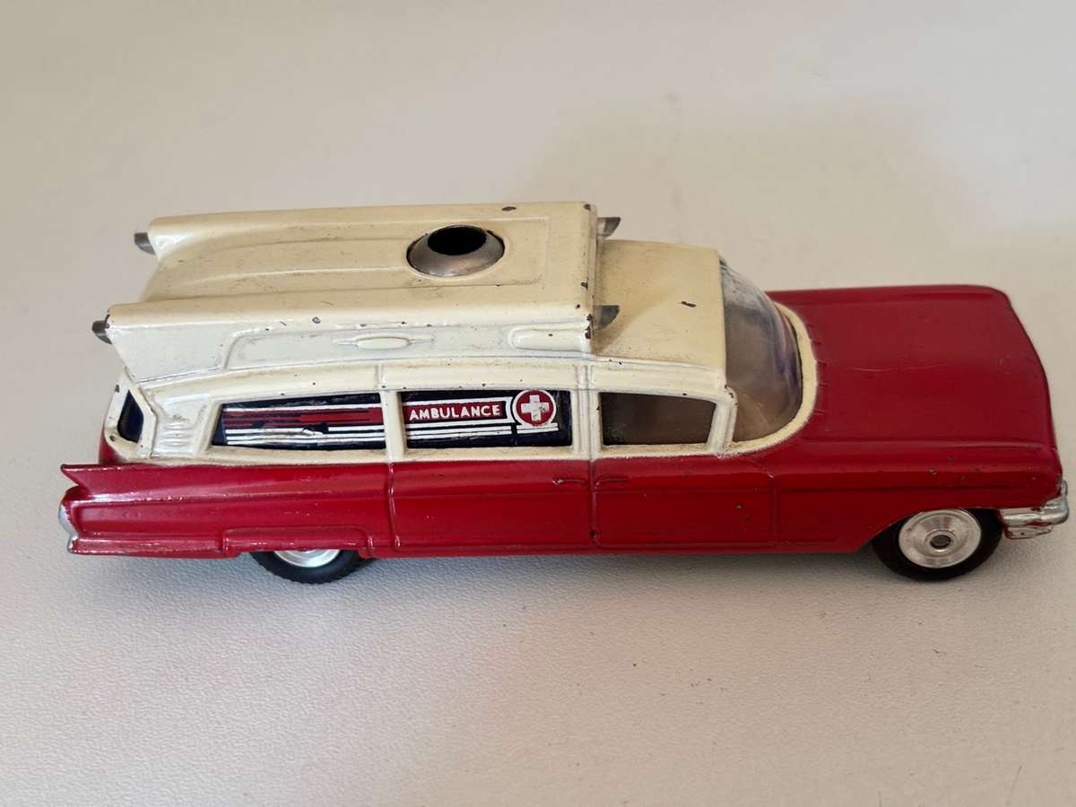 Superior Ambulance with Cadillac Chassis #437 (Corgi +/-1:43 made in Britain)