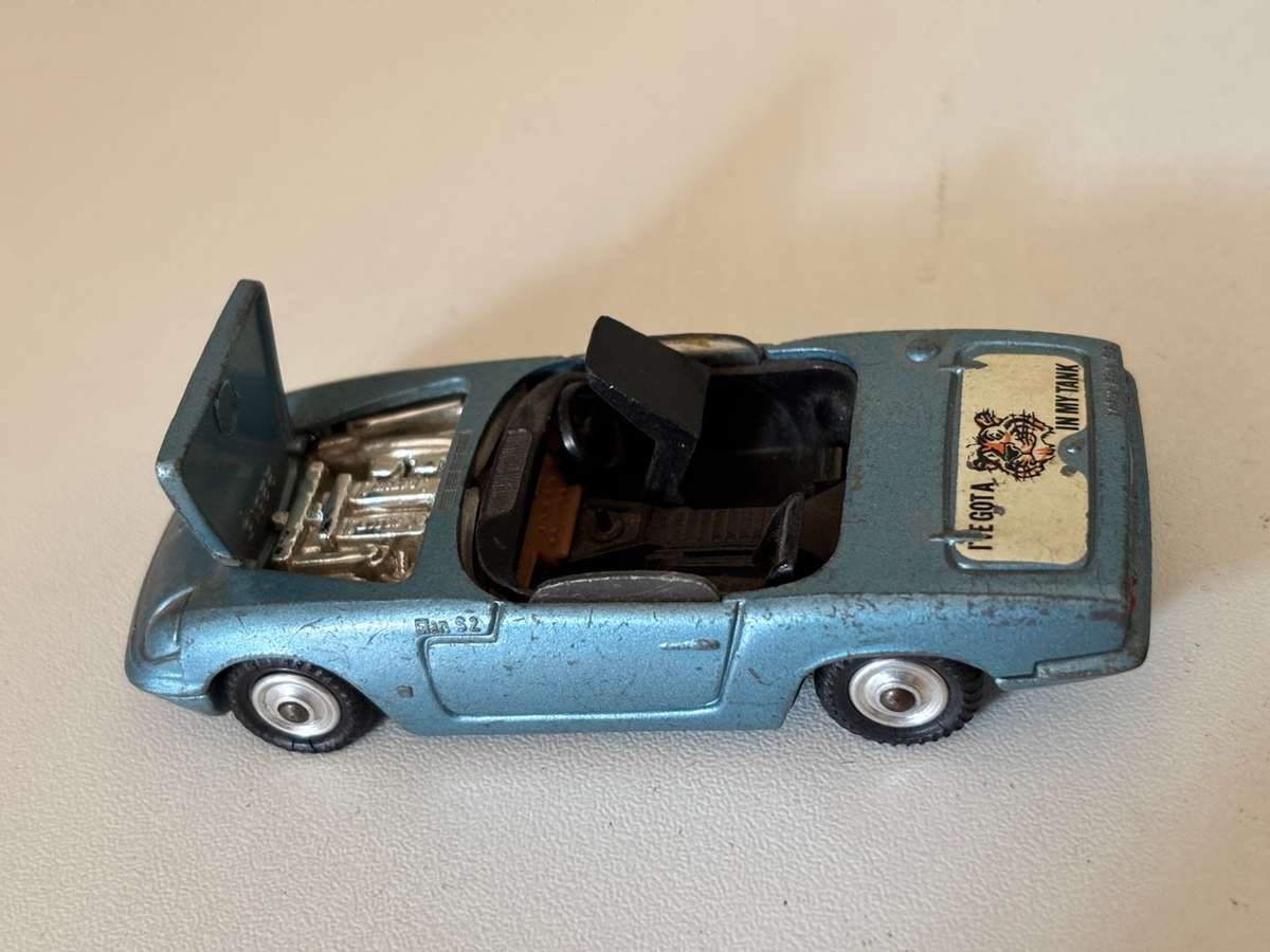 Lotus Elan S2 #318 (Corgi +/-1:43 made in Britain)