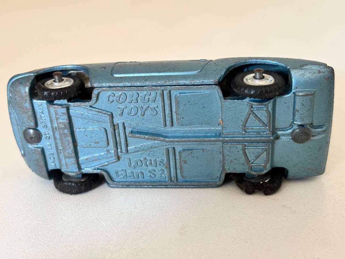 Lotus Elan S2 #318 (Corgi +/-1:43 made in Britain)