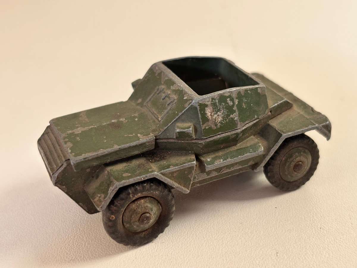 Vintage Scout Car #673 1946 (Dinky - made in Britain)