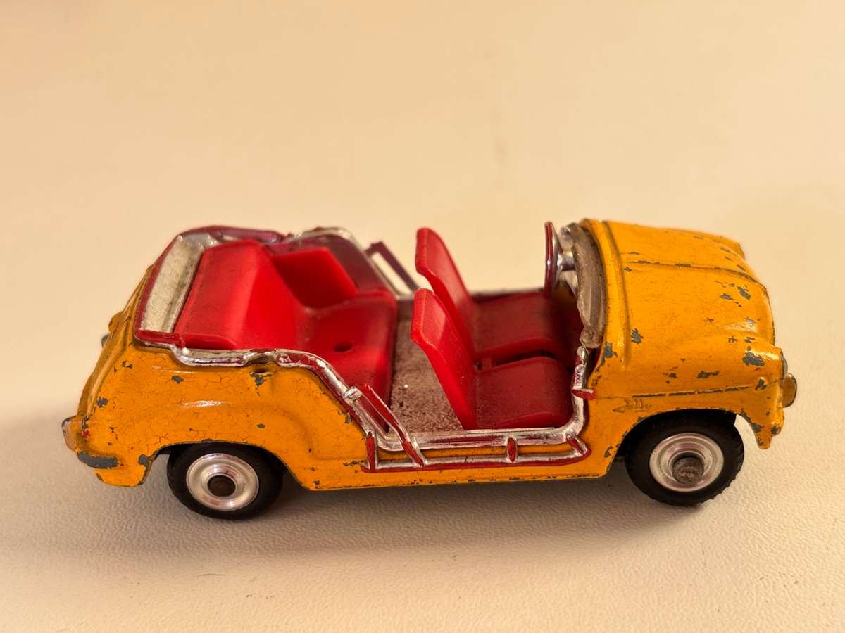 Ghia Fiat 600 Jolly (Corgi +/-1:43 made in Britain)