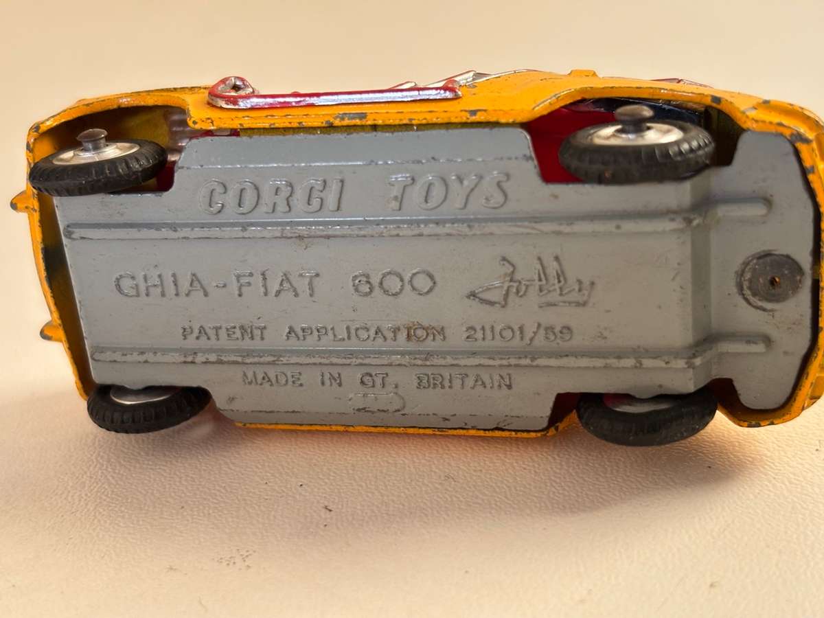 Ghia Fiat 600 Jolly (Corgi +/-1:43 made in Britain)
