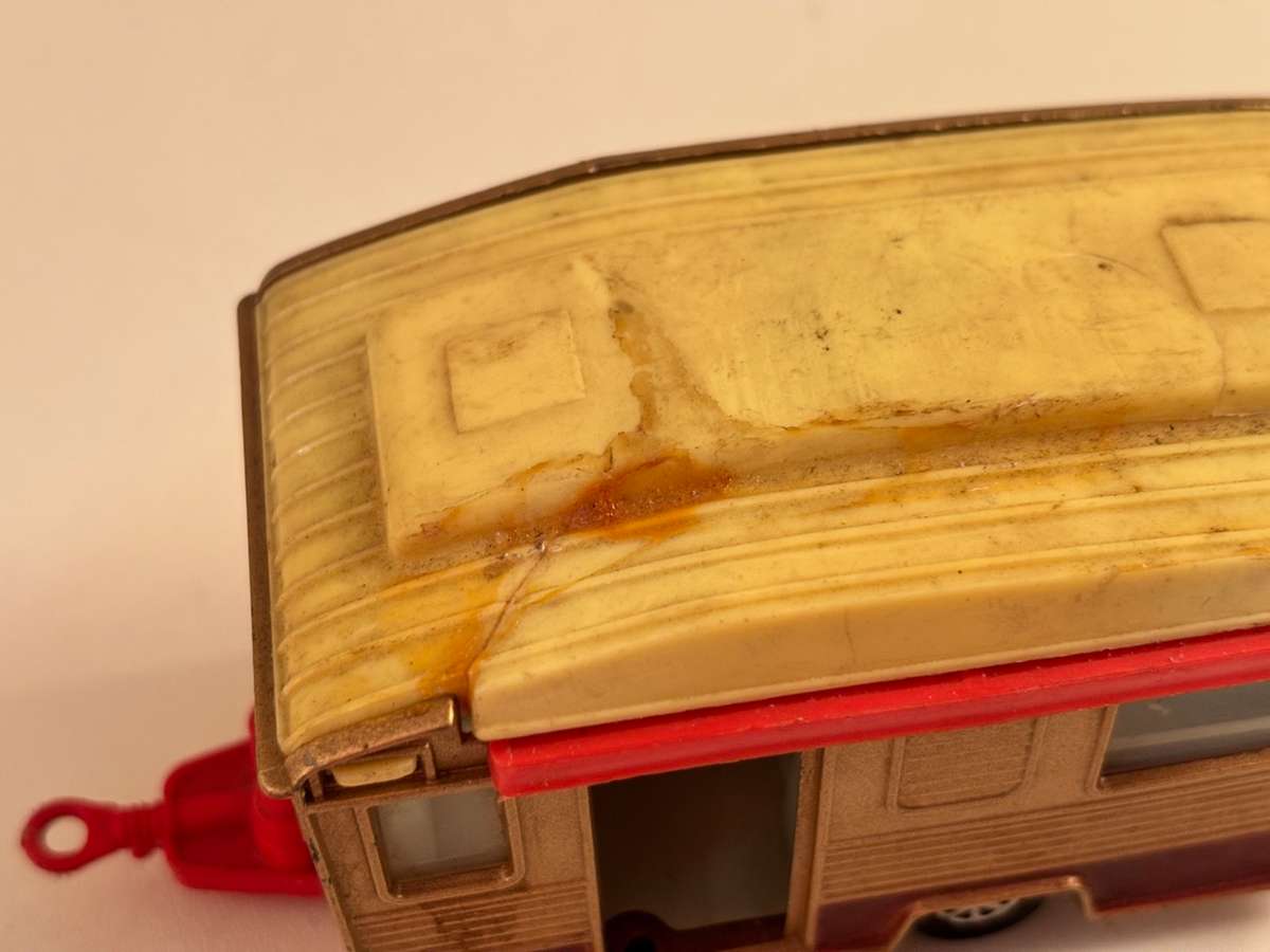 Touring Caravan #490 (Corgi +/-1:43 made in Britain)