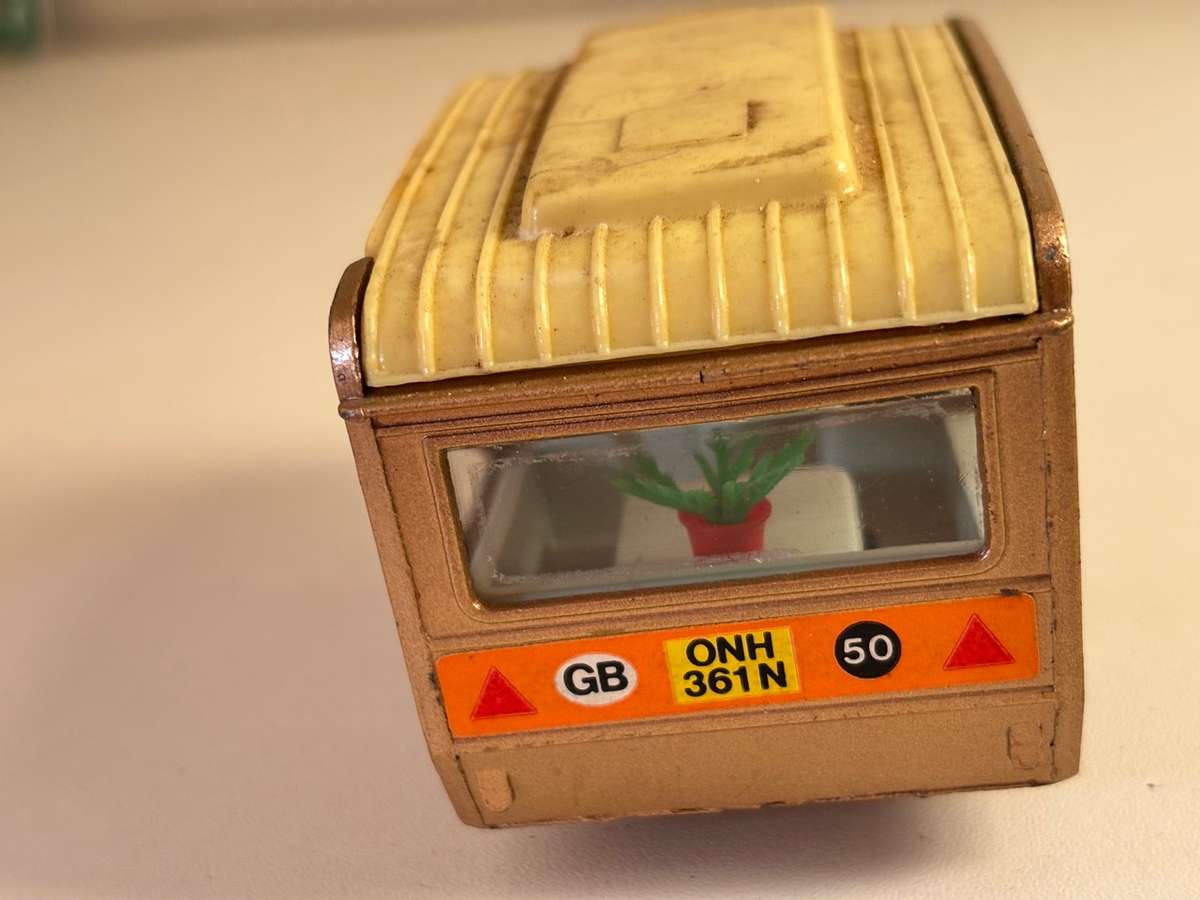 Touring Caravan #490 (Corgi +/-1:43 made in Britain)
