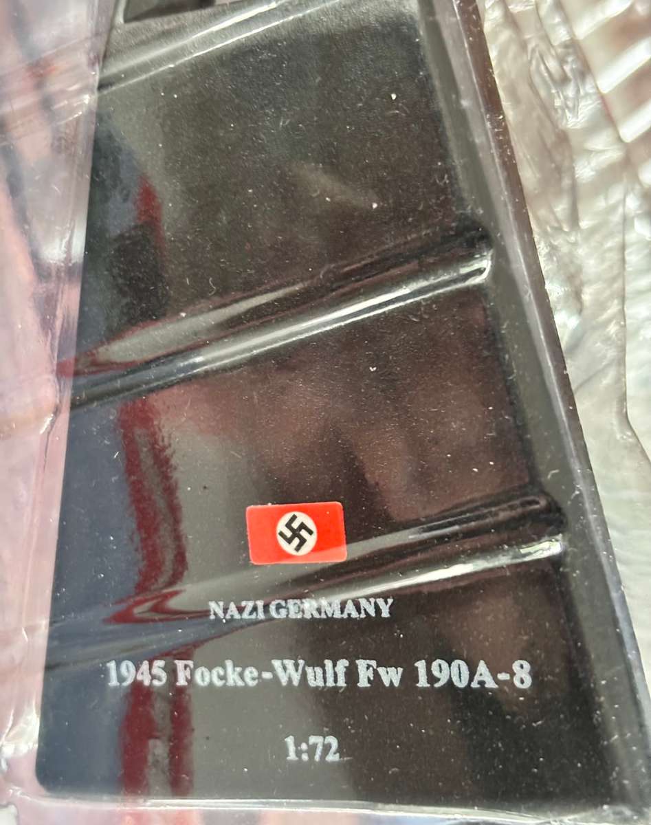 Focke-Wulf FW190A-8, 1945 (1:72 model with mag - Fighter Aircraft Collection)