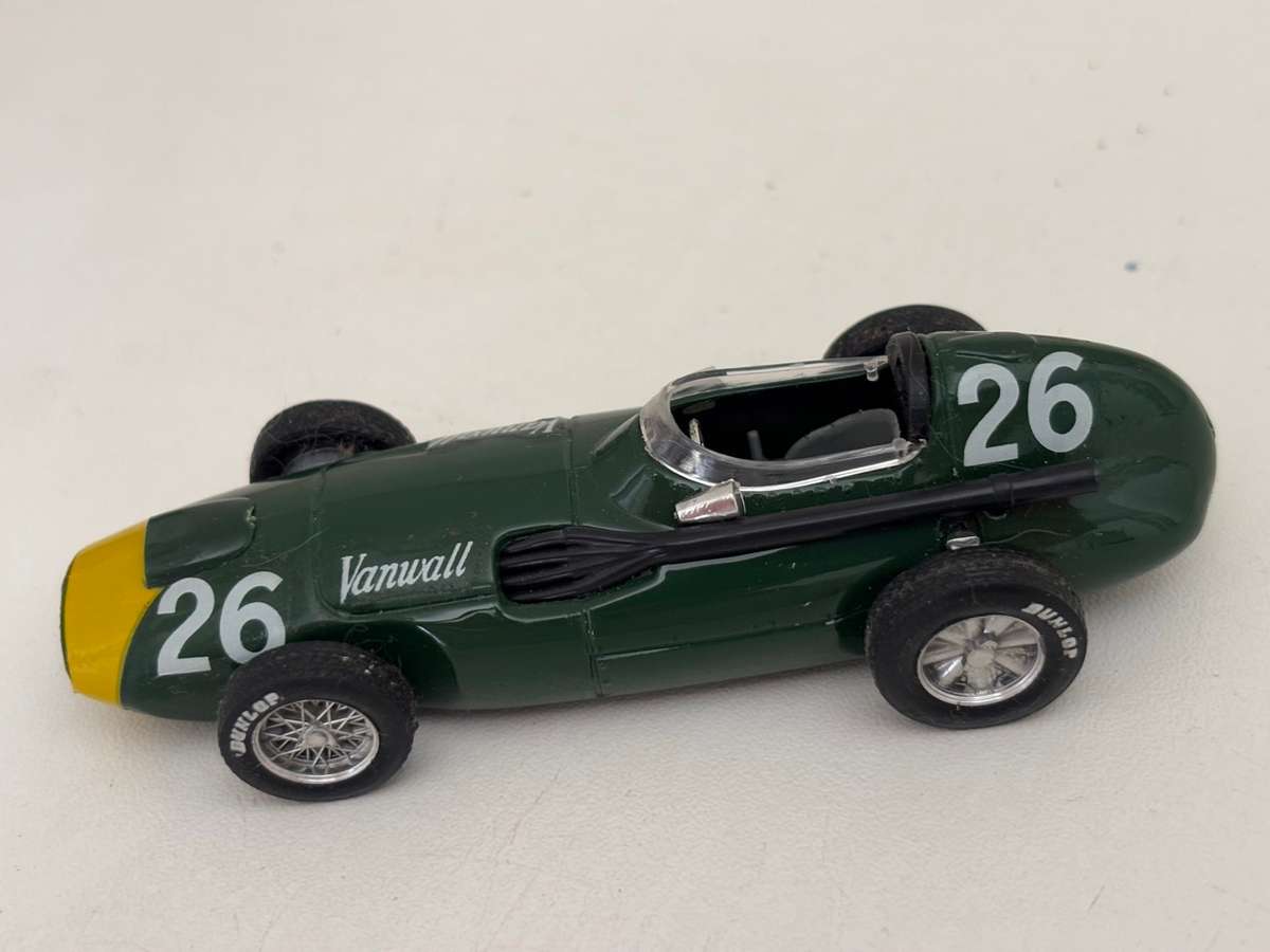 Stirling Moss - Vanwall F1 1958 (Brumm 1:43)