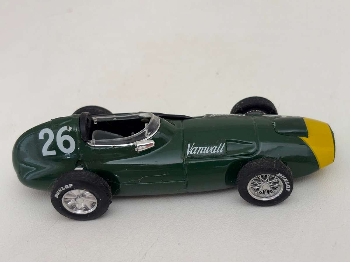Stirling Moss - Vanwall F1 1958 (Brumm 1:43)