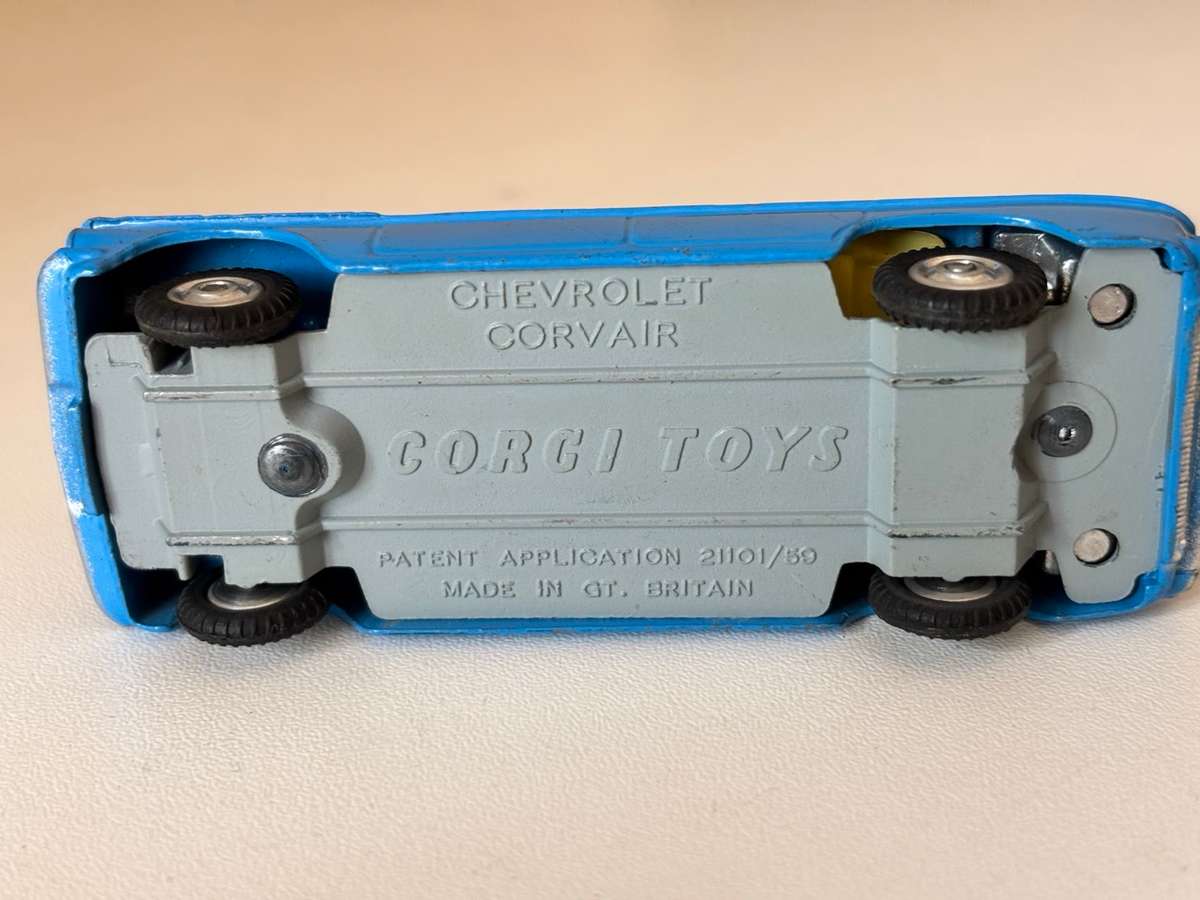 Chevrolet Covair #229 (Corgi +/-1:43 made in Britain)