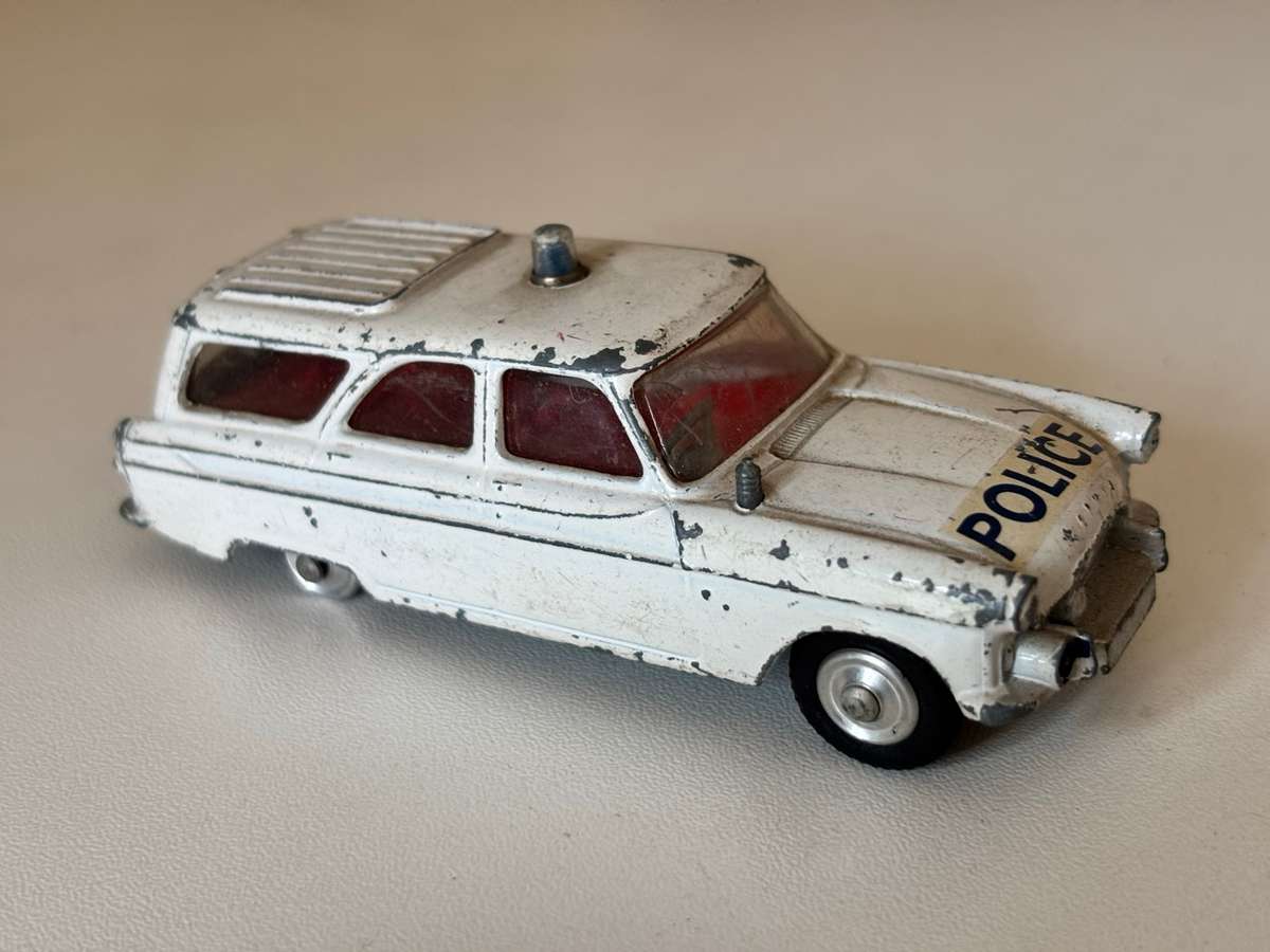 Ford Zephyr #419 (Corgi +/-1:43 made in Britain)