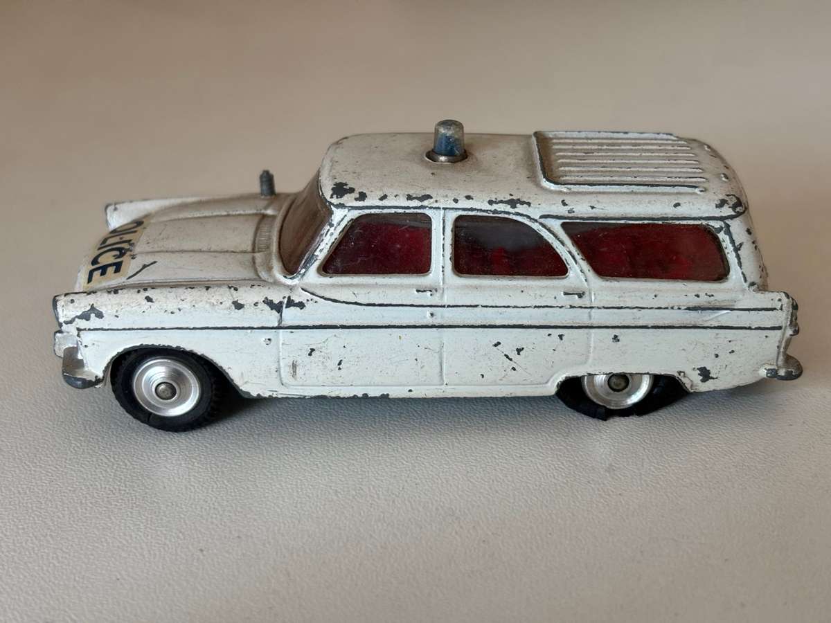 Ford Zephyr #419 (Corgi +/-1:43 made in Britain)