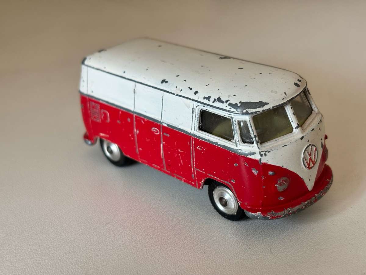Volkswagen Kombi Van (Corgi +/-1:43 made in Britain)