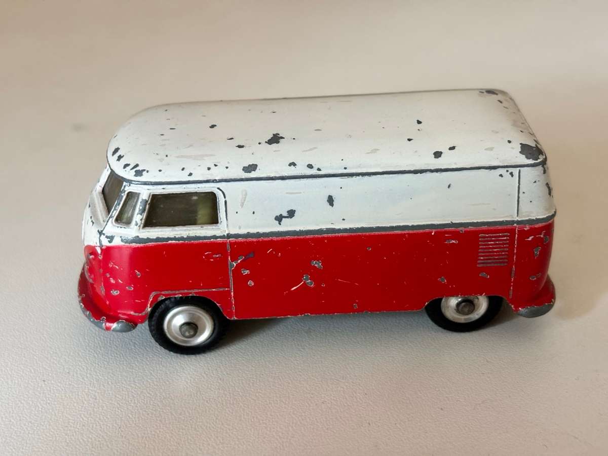 Volkswagen Kombi Van (Corgi +/-1:43 made in Britain)
