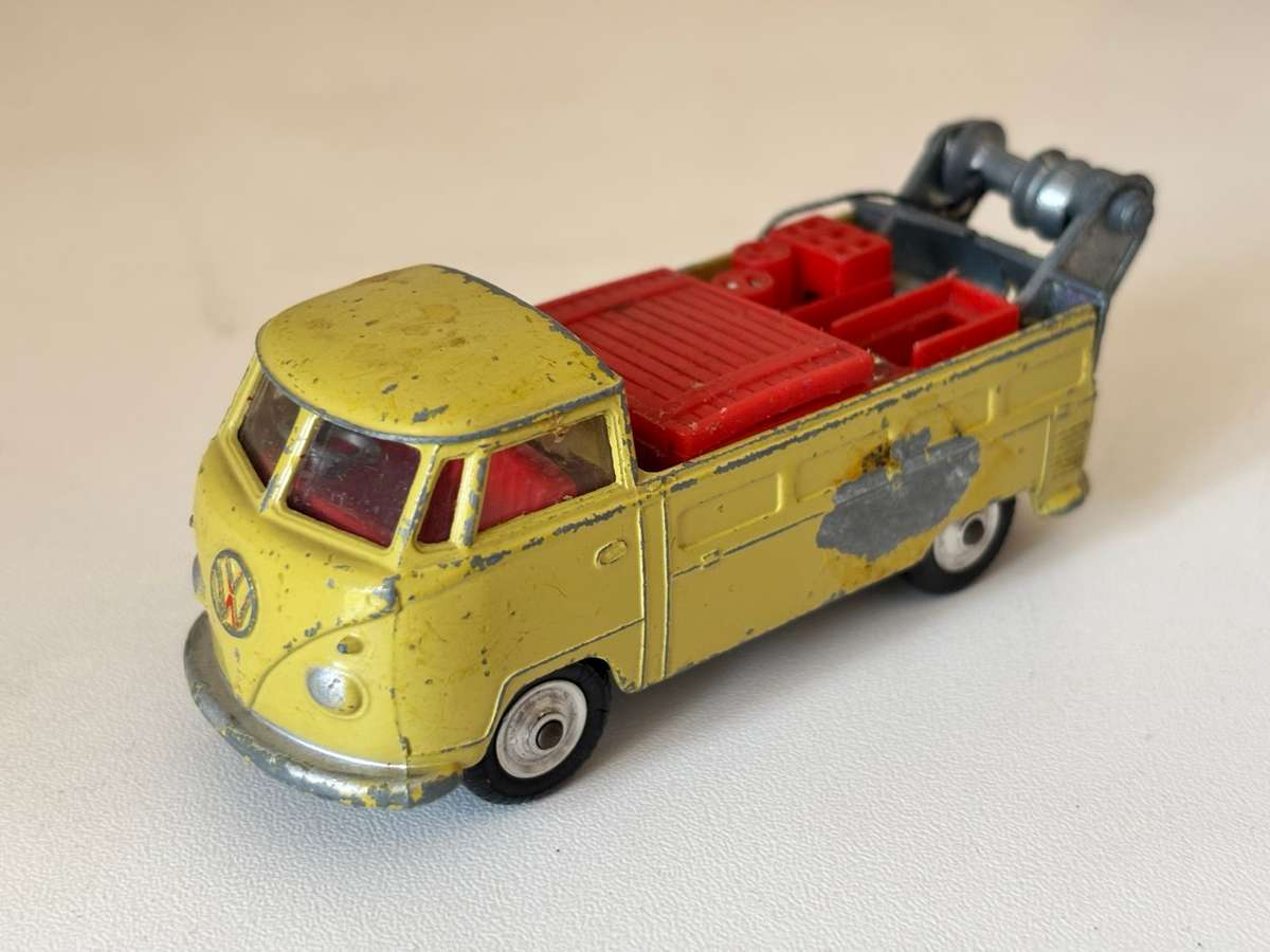 Volkswagen Tow Truck #490 (Corgi +/-1:43 made in Britain)