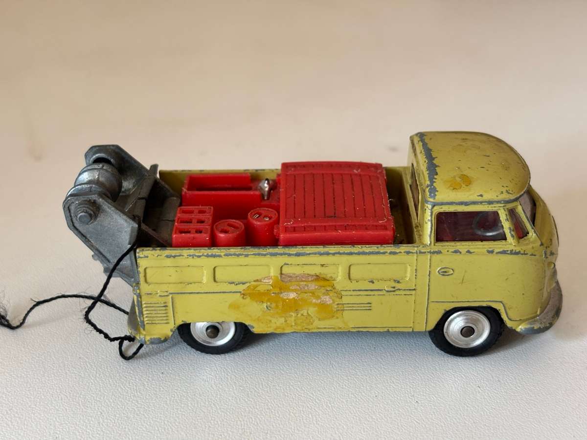 Volkswagen Tow Truck #490 (Corgi +/-1:43 made in Britain)