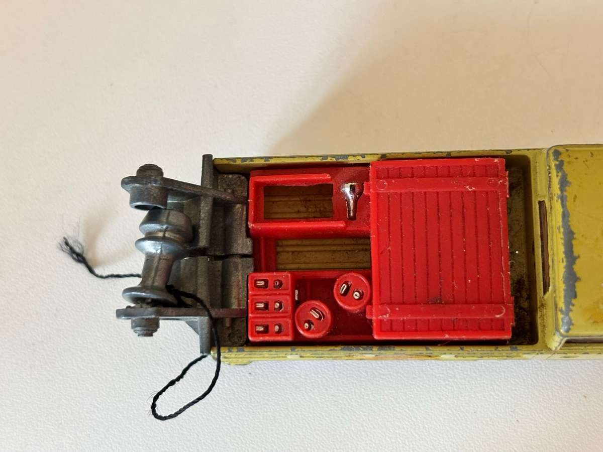 Volkswagen Tow Truck #490 (Corgi +/-1:43 made in Britain)