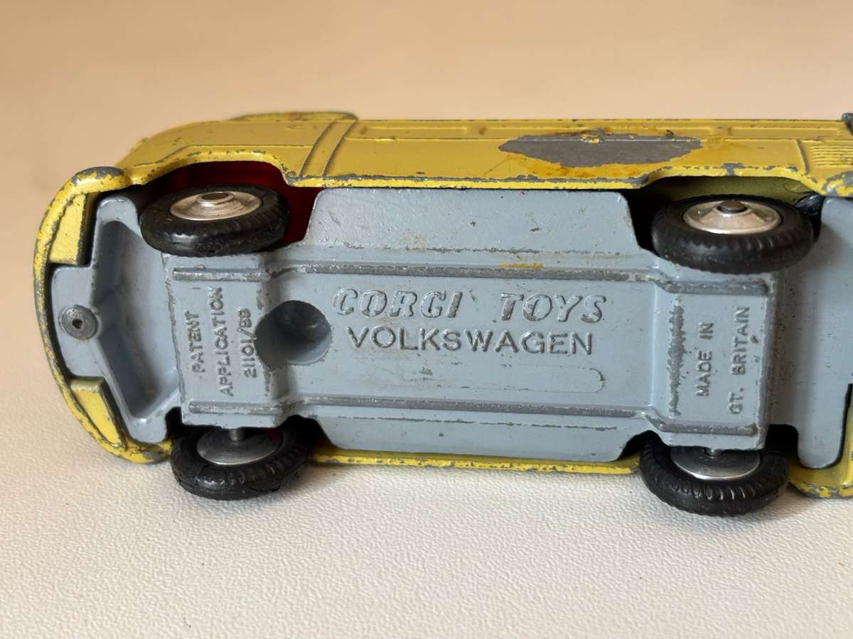 Volkswagen Tow Truck #490 (Corgi +/-1:43 made in Britain)