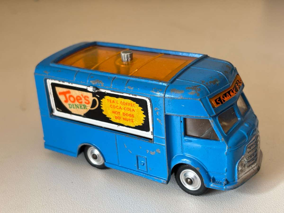 Smith's Karrier Bantam Van #455 (Corgi +/-1:43 made in Britain)