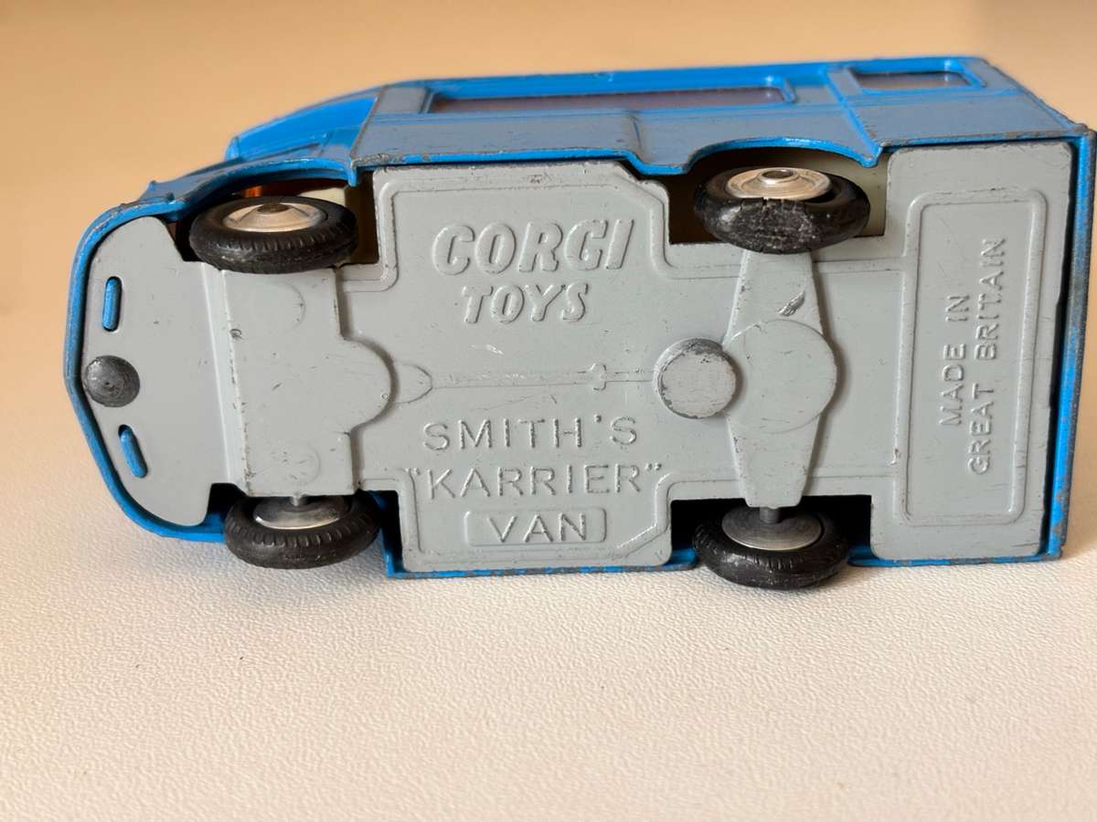 Smith's Karrier Bantam Van #455 (Corgi +/-1:43 made in Britain)