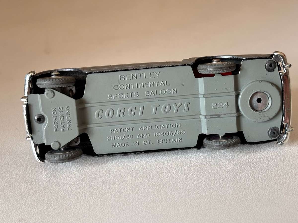 Bentley Continental #224 (Corgi +/-1:43 made in Britain)