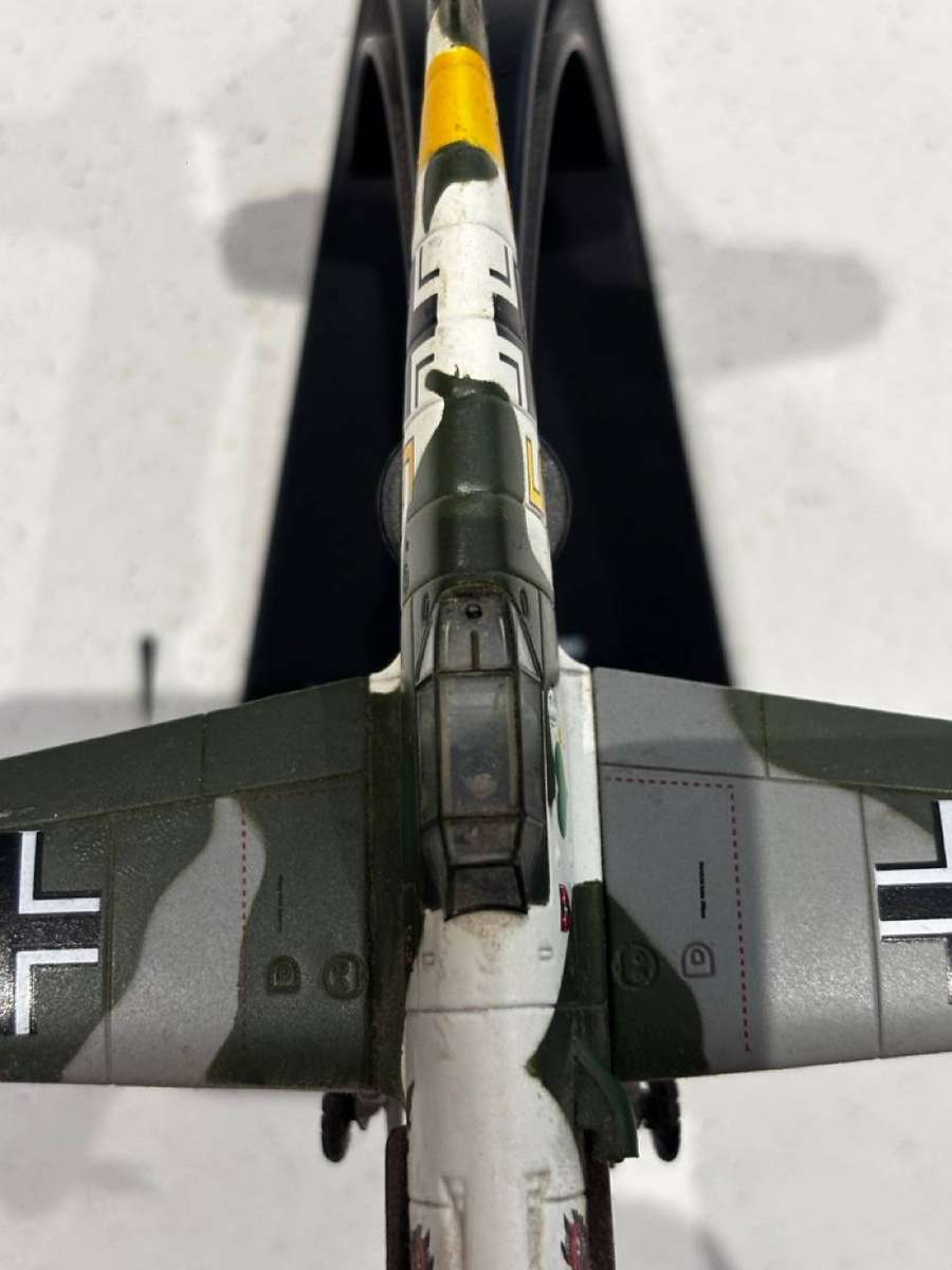 Messerschmitt BF109 1942 Germany (1:72 model with mag - Fighter Aircraft Collection)