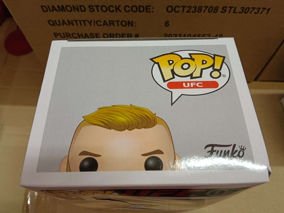 Funko POP! UFC CONOR MCGREGOR VINYL FIG ( WITH POP PROTECTOR )