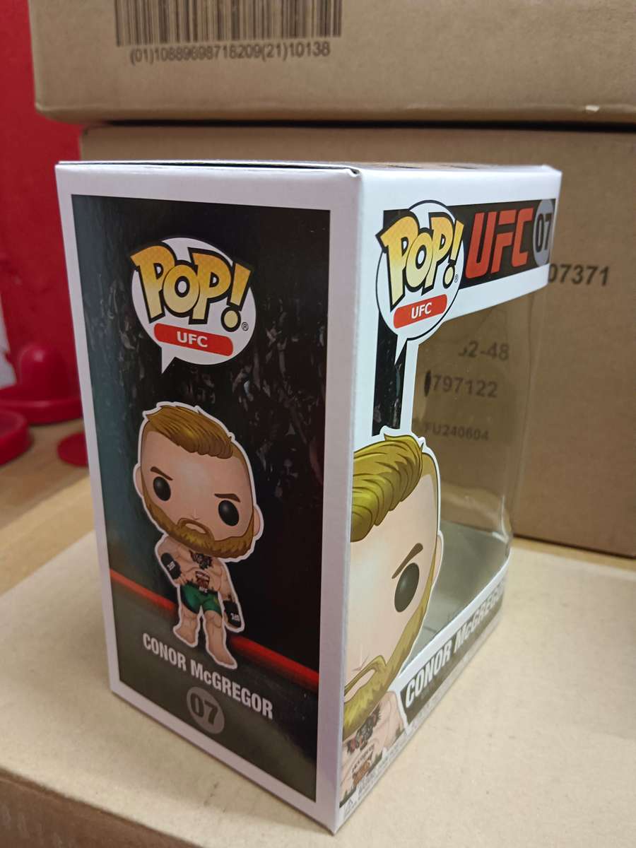 Funko POP! UFC CONOR MCGREGOR VINYL FIG ( WITH POP PROTECTOR )