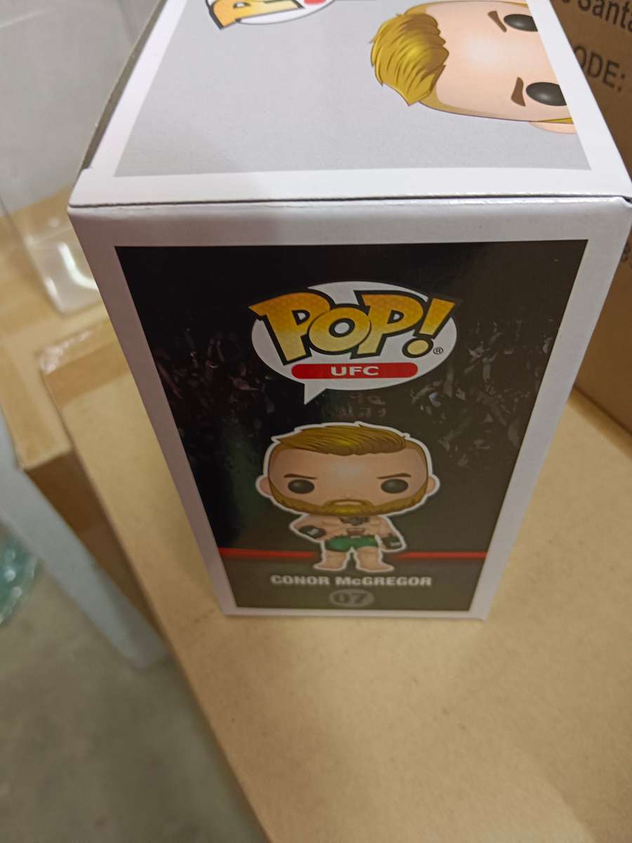 Funko POP! UFC CONOR MCGREGOR VINYL FIG ( WITH POP PROTECTOR )