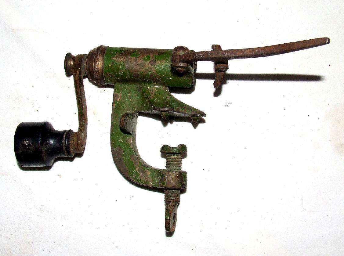 Vintage Shotgun Re-Loading Piece