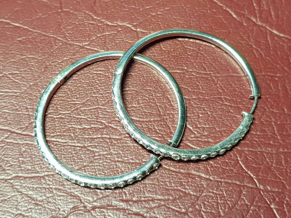 Lovely Genuine Solid Sterling Silver Earrings in Very Good Condition - [11 g]