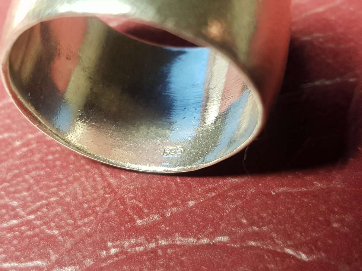 Lovely genuine Solid Sterling Silver Ring In Very Good Condition - [12,9 g]