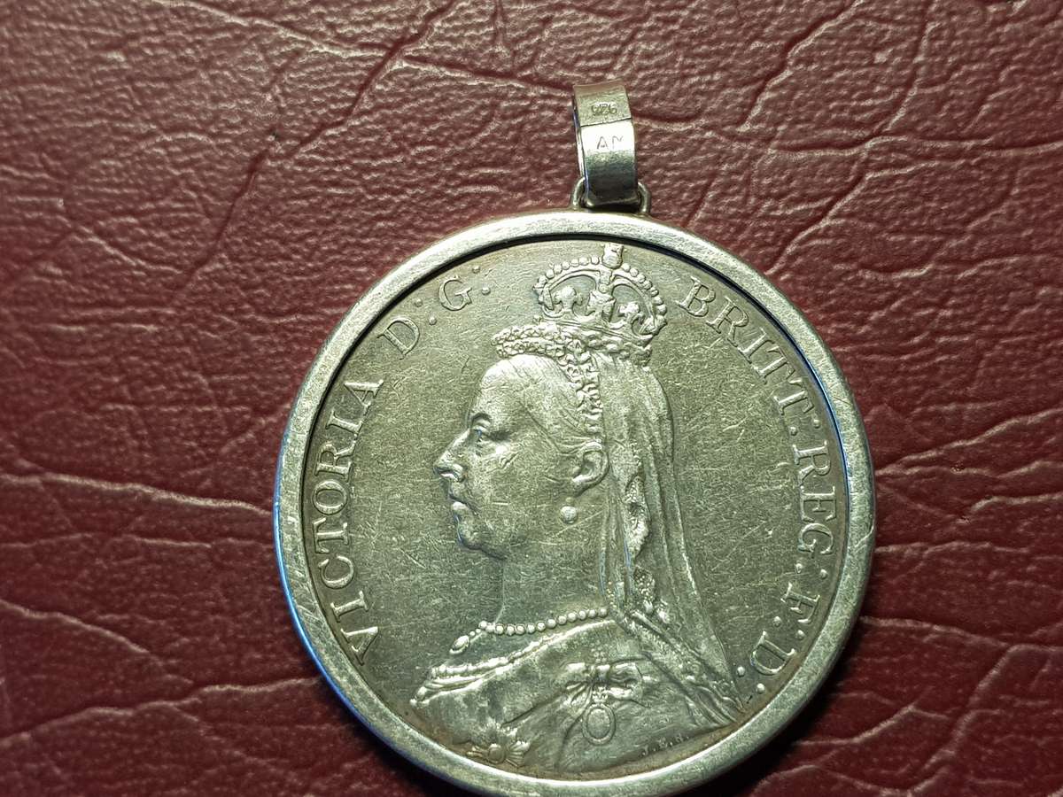 1891 British Sterling Silver Crown Set in Sterling Silver - [31,3 g]