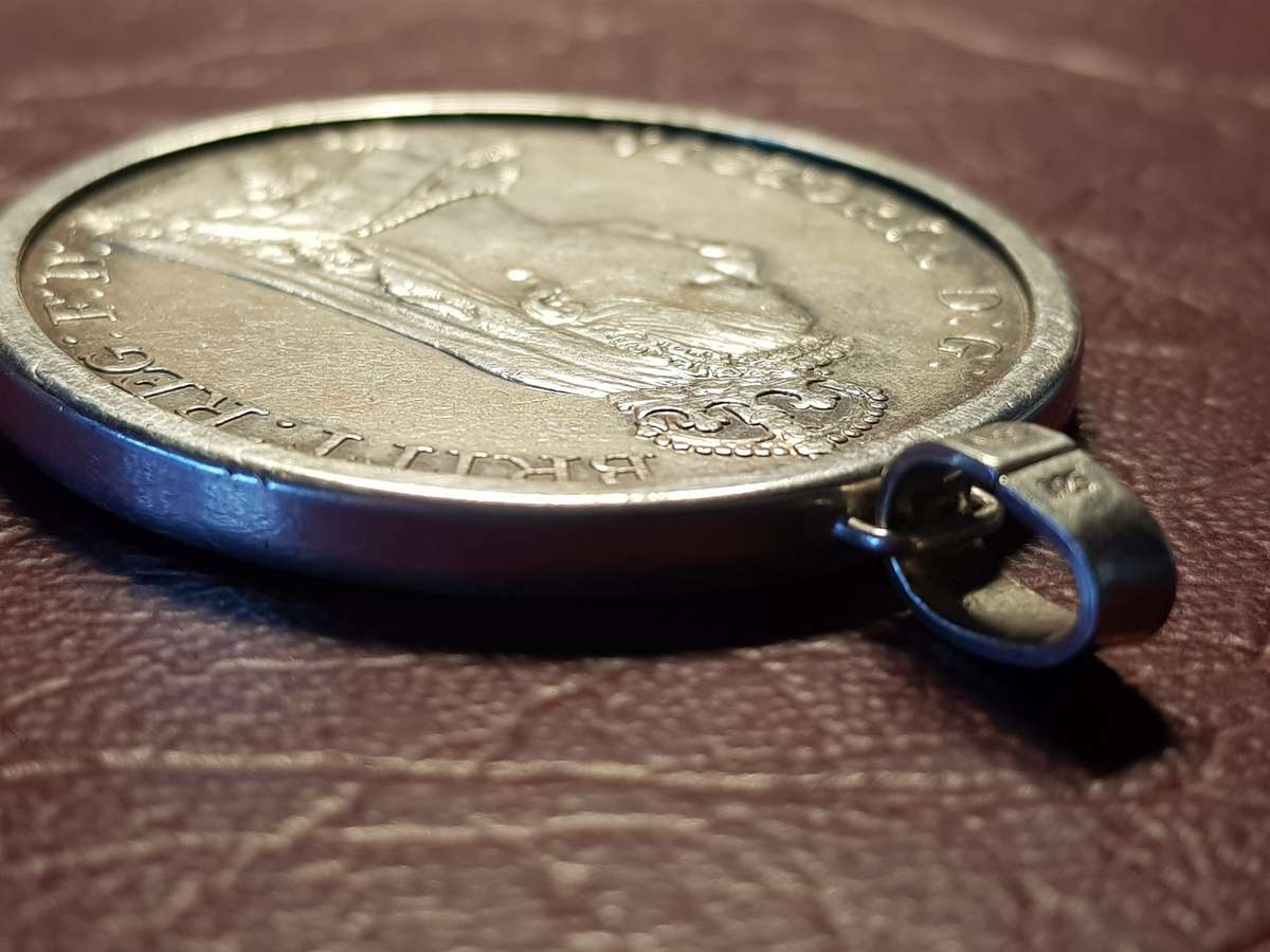 1891 British Sterling Silver Crown Set in Sterling Silver - [31,3 g]