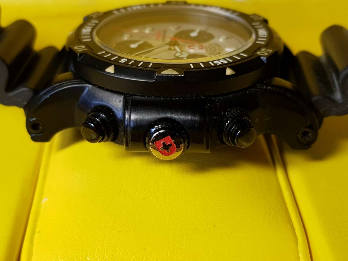 Swiss Military Quartz With New Battery In Original Box With Certificate In Excellent Condition