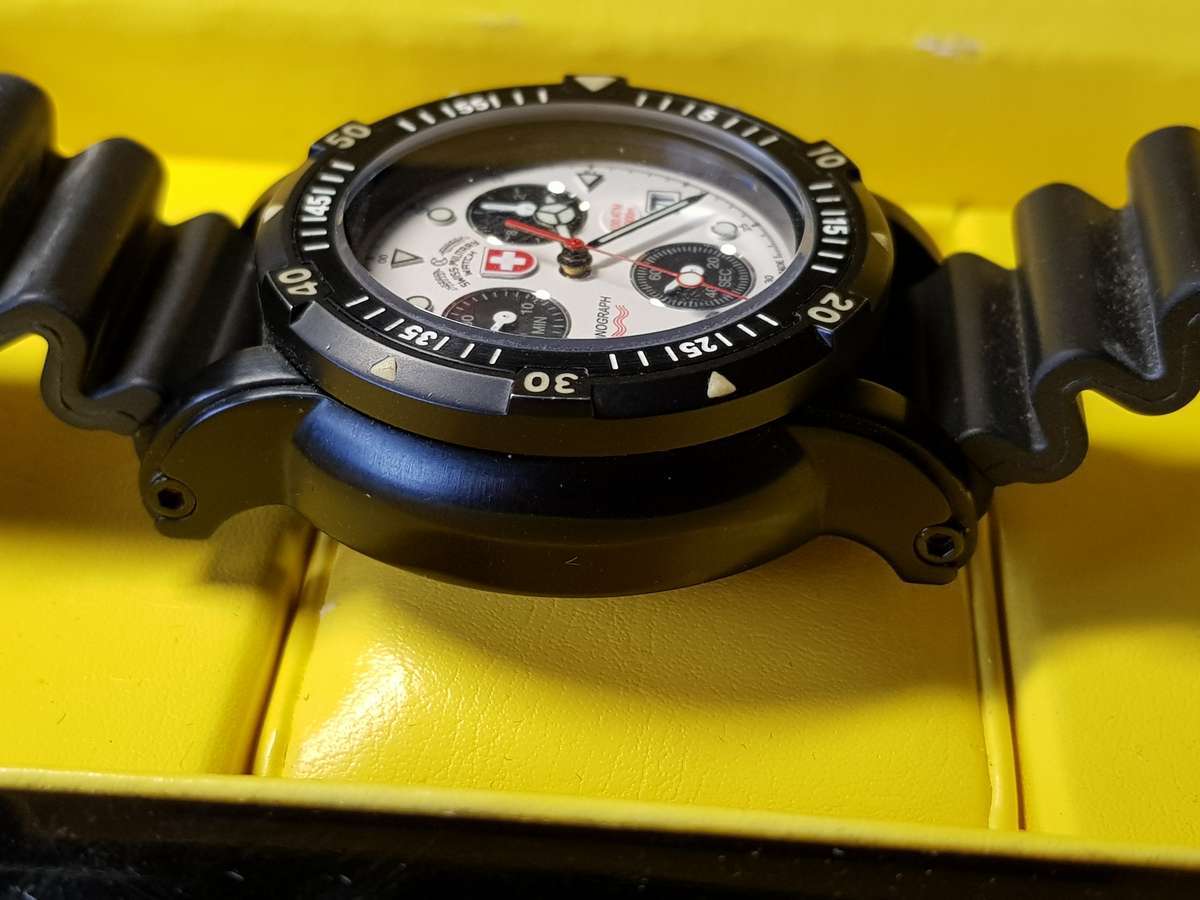 Swiss Military Quartz With New Battery In Original Box With Certificate In Excellent Condition