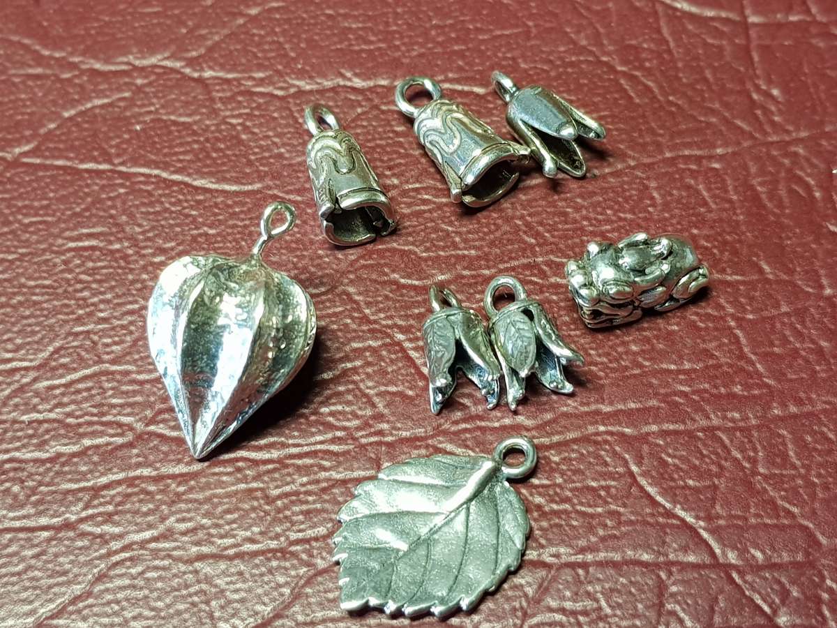 A Lot Of 8 Sterling Silver Charms - [10,3 g]