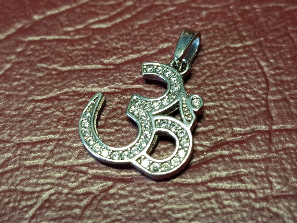 Lovely Genuine Solid Sterling Silver "30" Pendant in Excellent Condition - [1 gram, Length 14 mm]
