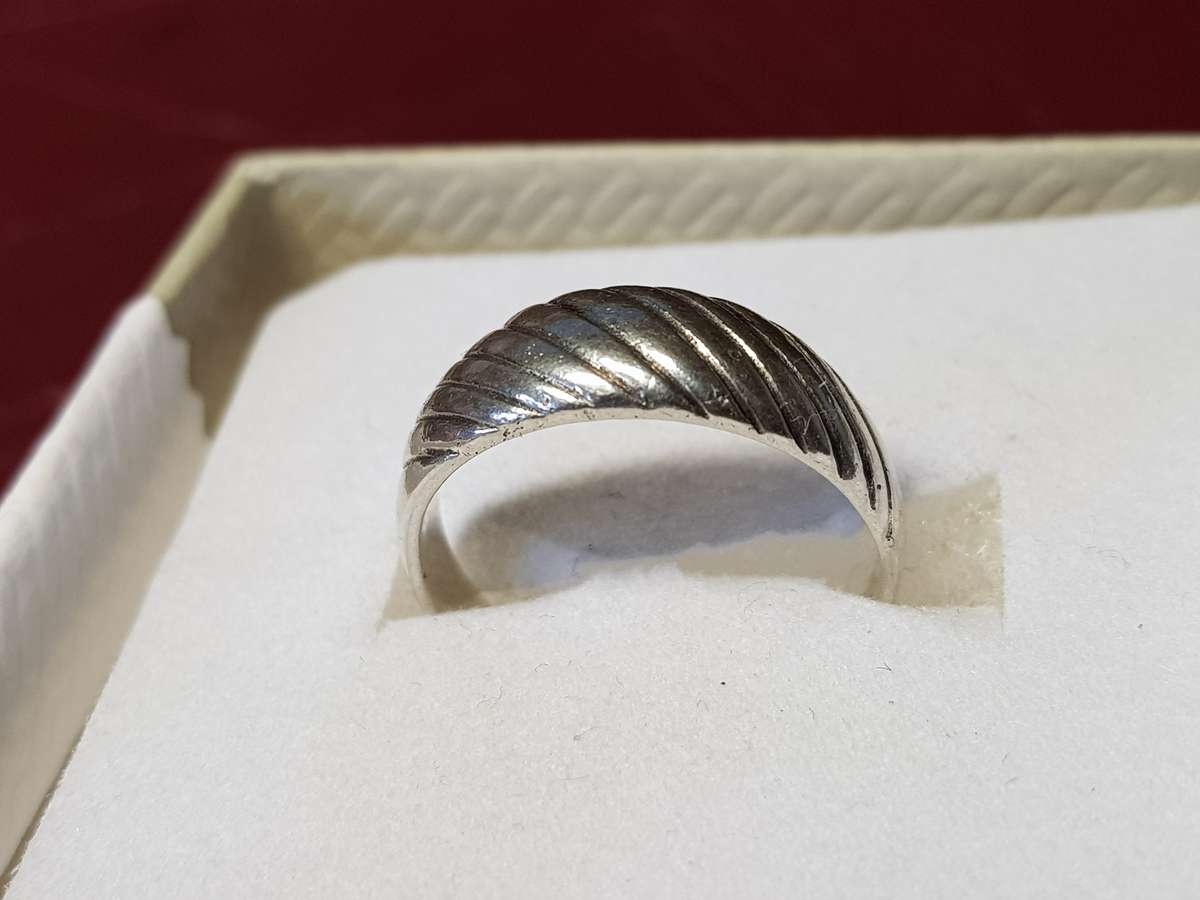 Lovely Genuine Solid Sterling Silver Ring In Good Condition - [3,1 g]