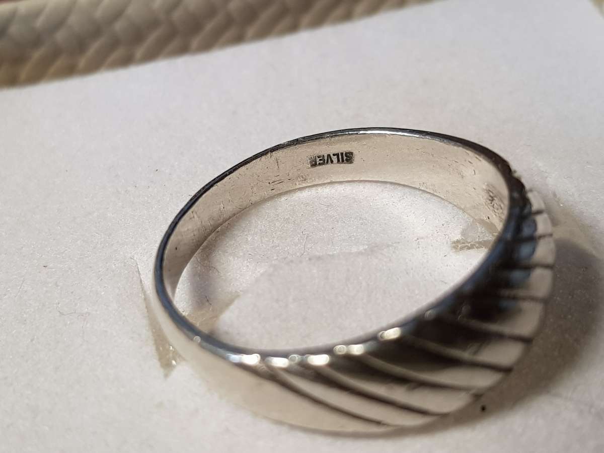 Lovely Genuine Solid Sterling Silver Ring In Good Condition - [3,1 g]