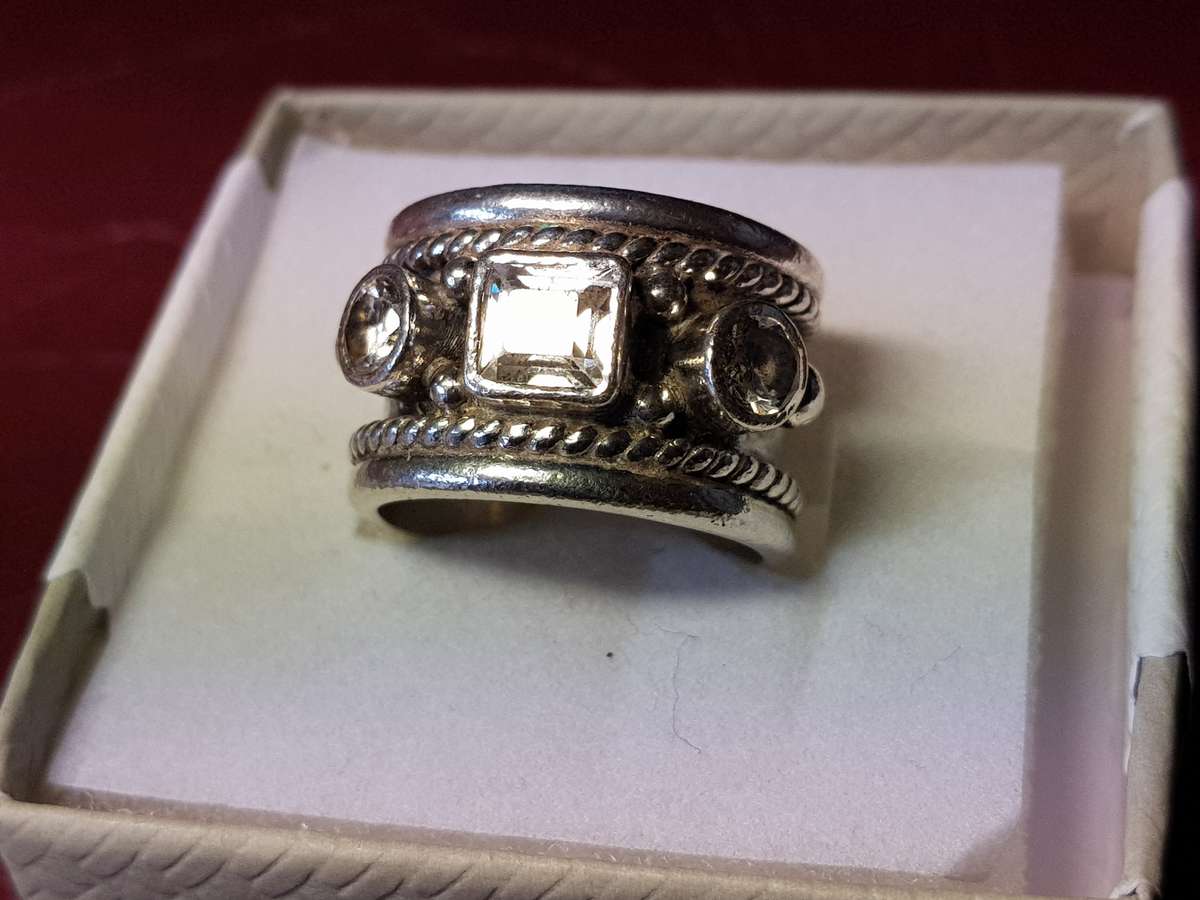 Lovely Genuine Solid Sterling Silver Ring In Good Condition - [11,6 g]