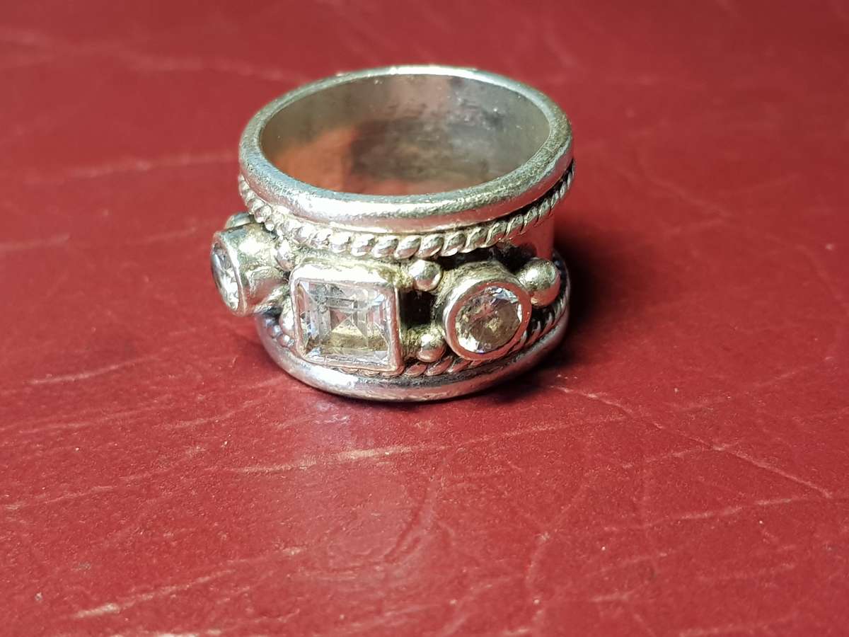 Lovely Genuine Solid Sterling Silver Ring In Good Condition - [11,6 g]