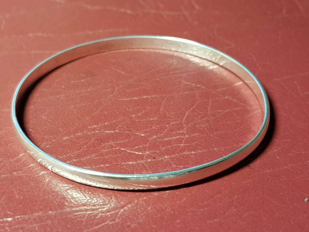 Lovely Genuine Solid Sterling Silver Bangle In Good Condition - [11,2 g]