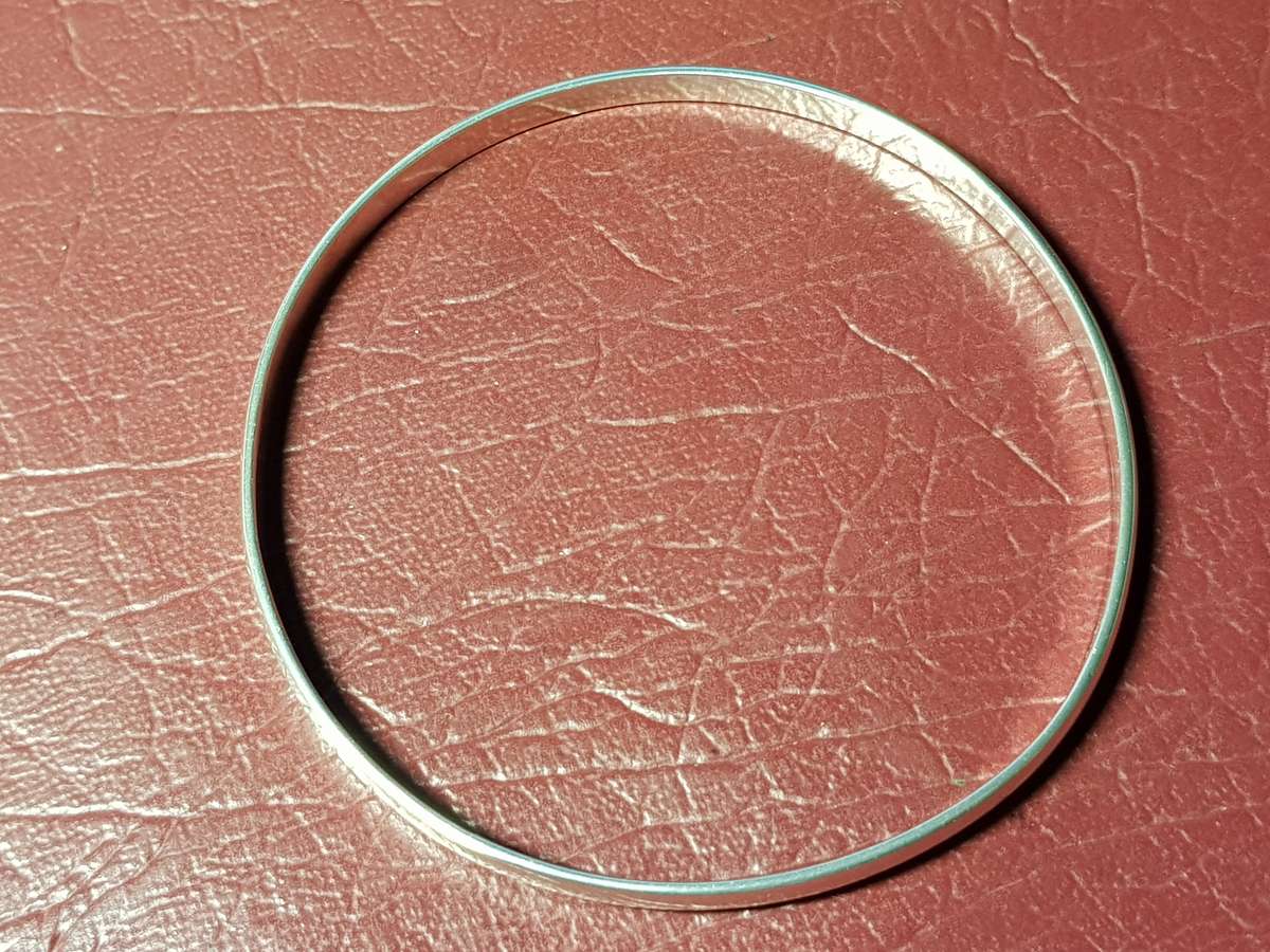 Lovely Genuine Solid Sterling Silver Bangle In Good Condition - [11,2 g]