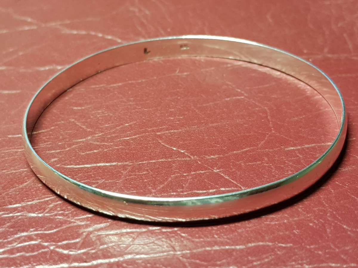 Lovely Genuine Solid Sterling Silver Bangle In Good Condition - [11,1 g]